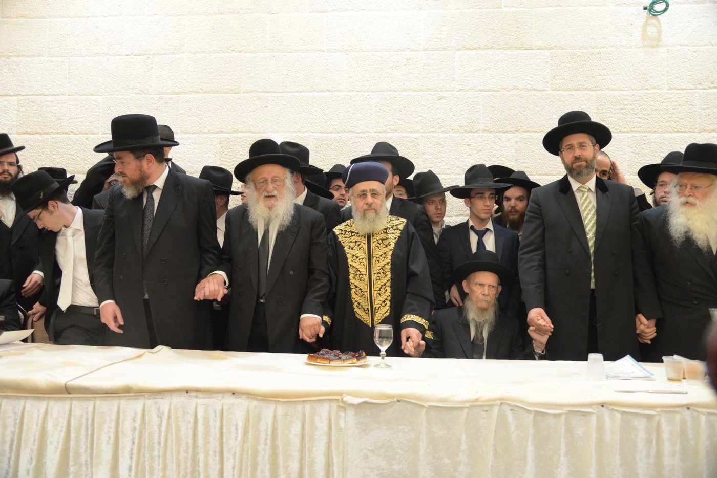 שמחת בית פוניבז' בנישואי נכדי ראשי הישיבה • תיעוד ענק