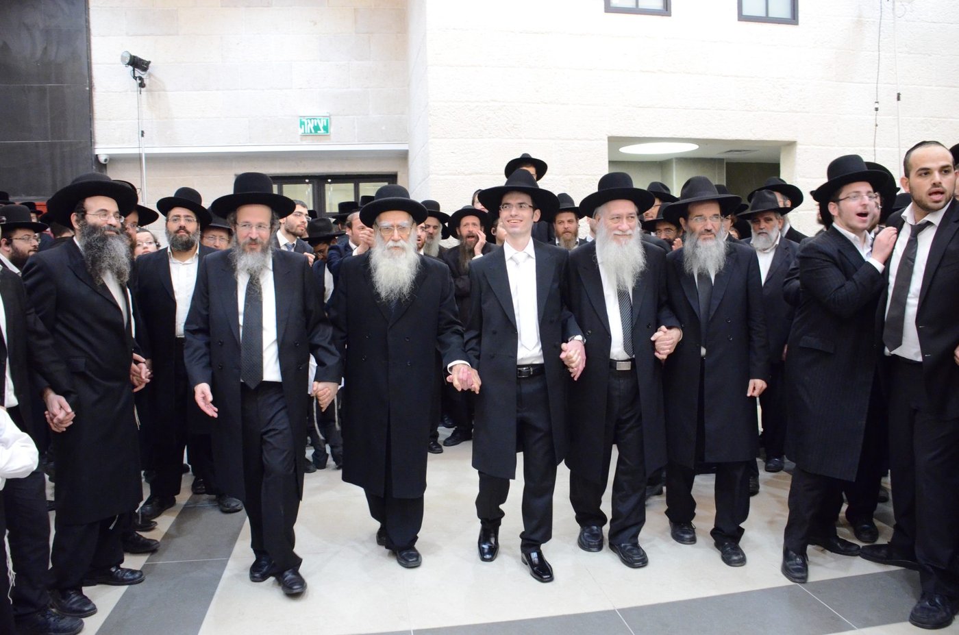 שמחת בית פוניבז' בנישואי נכדי ראשי הישיבה • תיעוד ענק