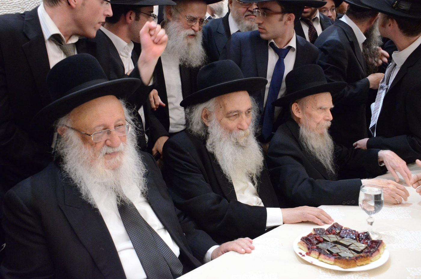 שמחת בית פוניבז' בנישואי נכדי ראשי הישיבה • תיעוד ענק