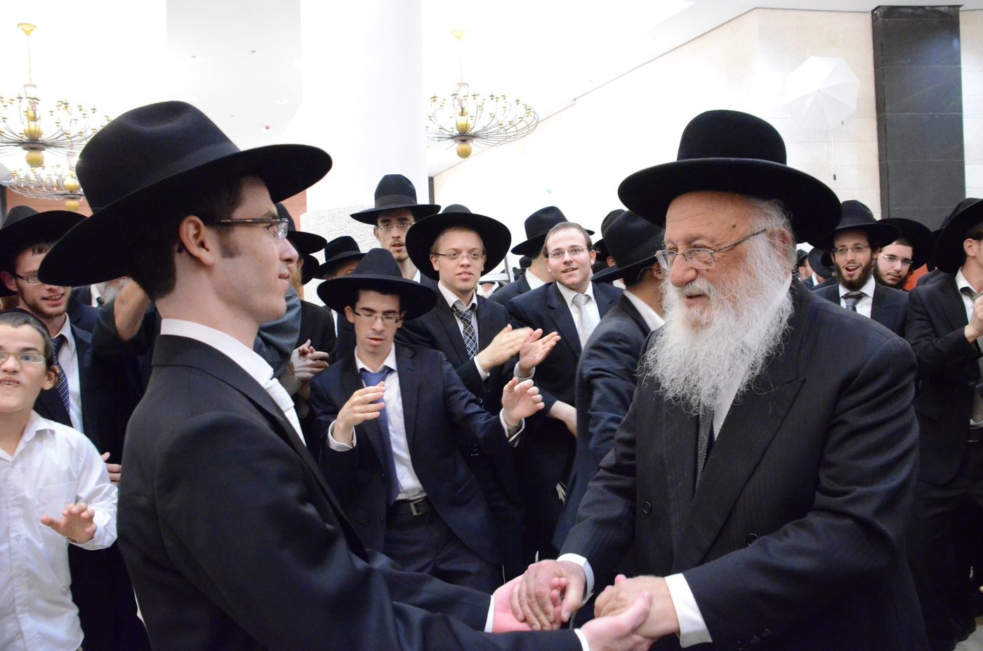 שמחת בית פוניבז' בנישואי נכדי ראשי הישיבה • תיעוד ענק