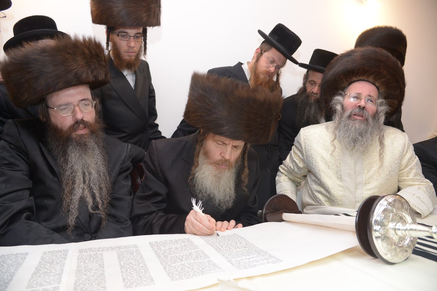 תיעוד: הכנסת ספר תורה לבית המדרש ראחוב