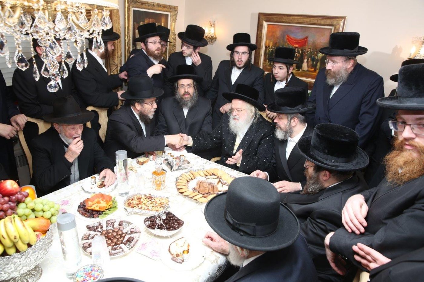 תיעוד: האדמו"ר ממונקאטש בבית הנגיד ר' וולף זיכרמן