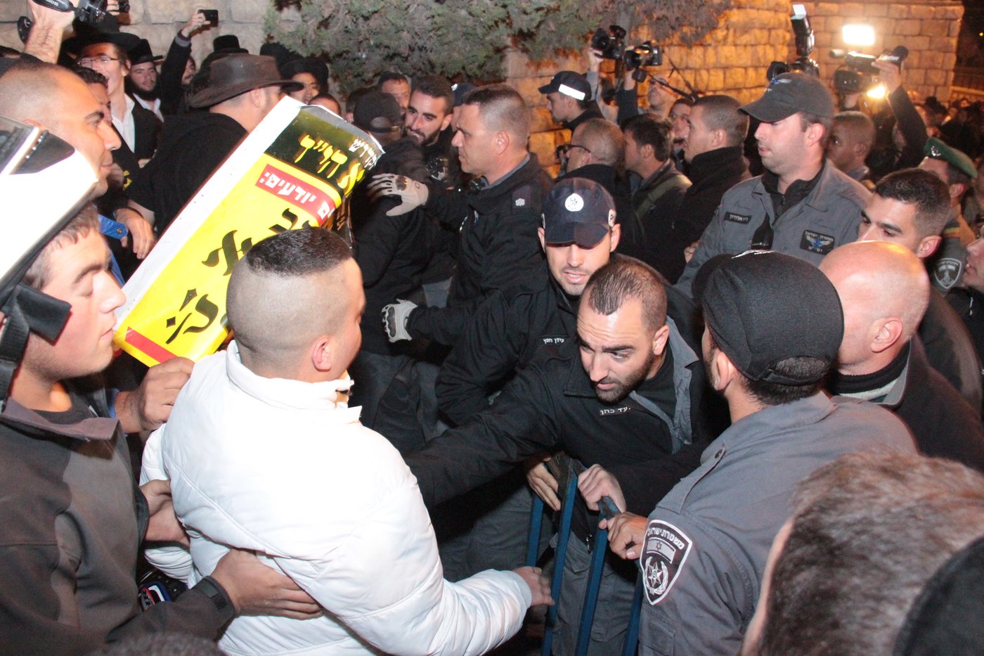 עשרות הפגינו בבירה בעקבות פיגוע הדריסה: "כהנא צדק"