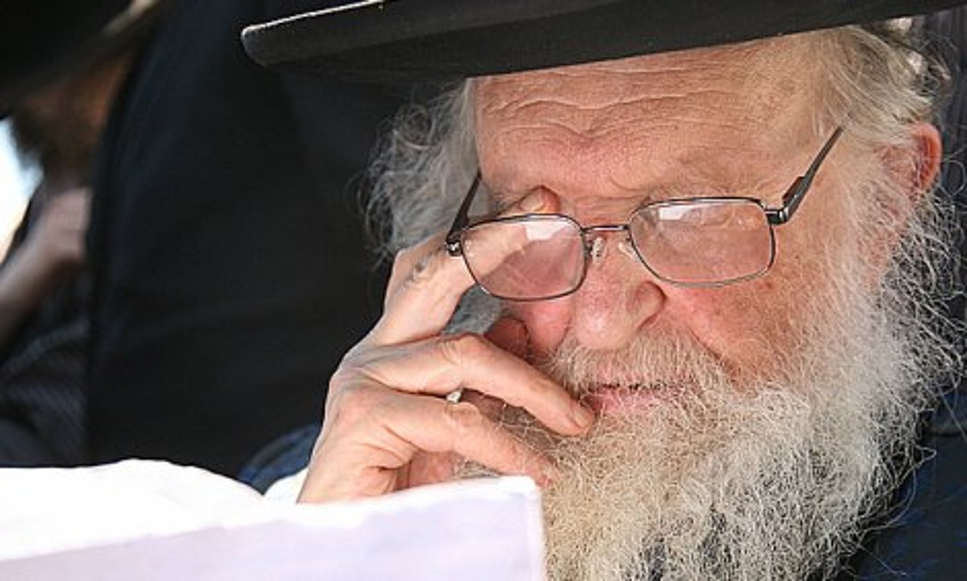 הראב"ד הגאון הרב משה שטרנבוך על העולים להר הבית: 'מפקירים נפשות כדי לעלות להר הבית'