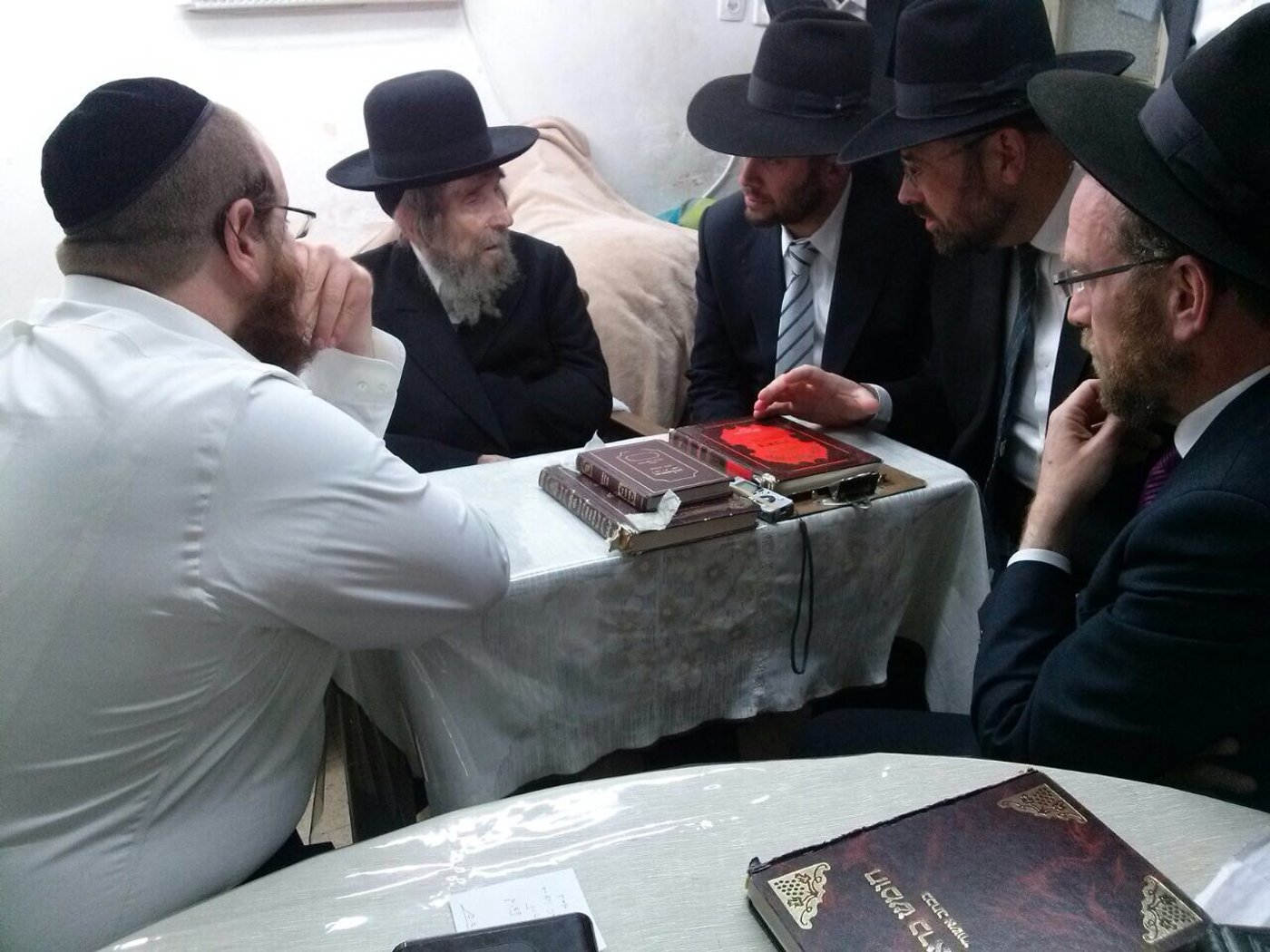 מרן הרב שטיינמן: "למחות אך להיזהר מאוד מאלימות"