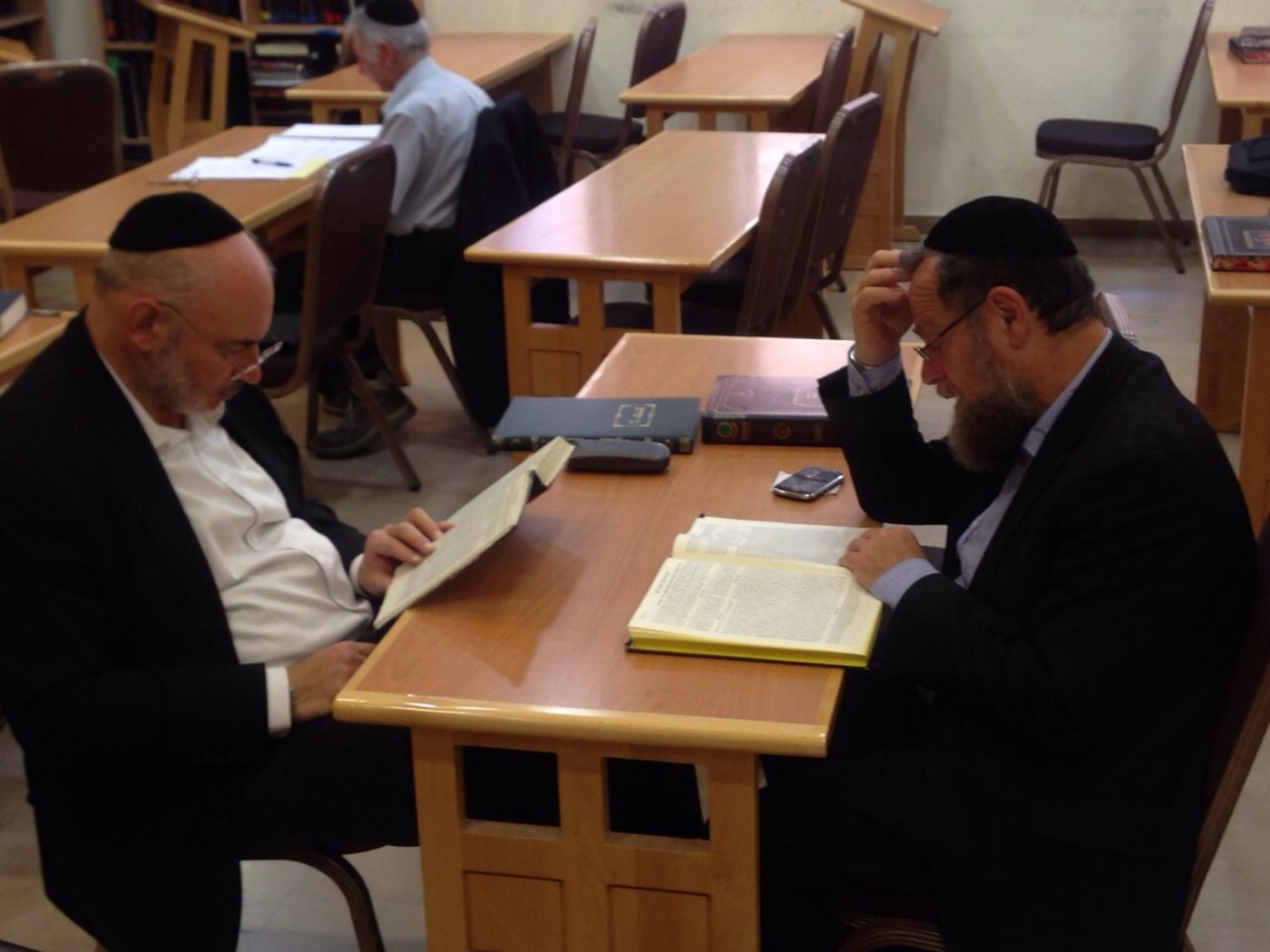 בית הכנסת, בבוקר שאחרי: עשרות באו לתפילת שחרית