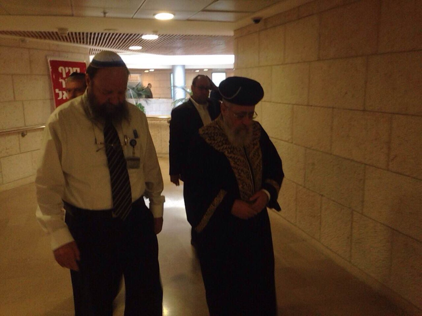 תיעוד: הראשל"צ וח"כים בביקור אצל פצועי הטבח