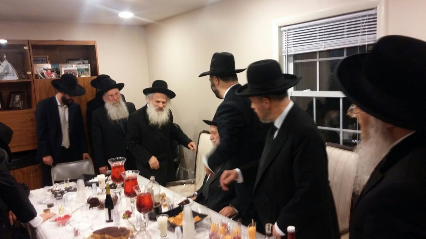תיעוד: שמחת אירוסי הבחור מרדכי הרץ