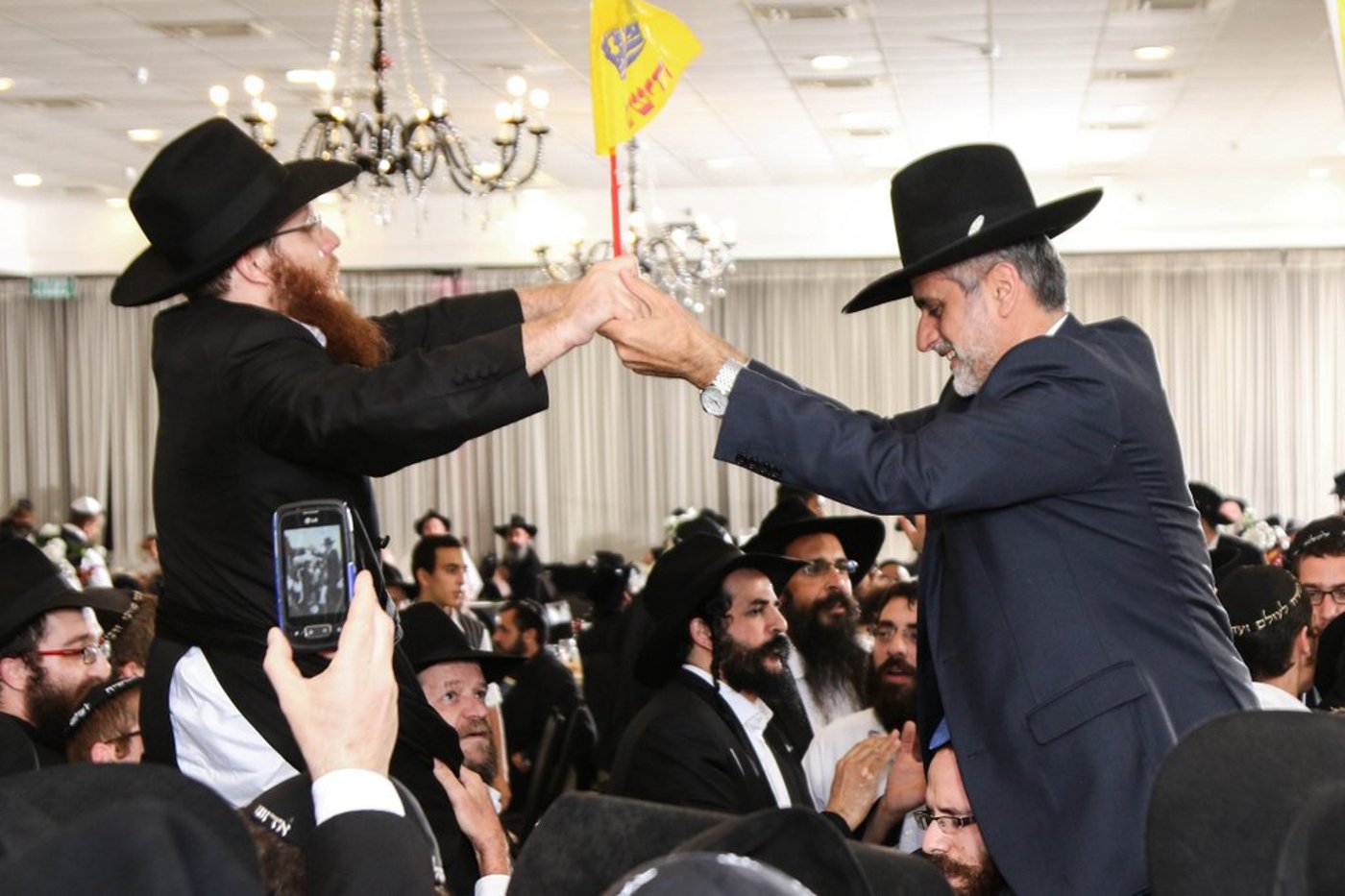 מאות בחתונת שליח חב"ד שנישא בשנית • גלריה