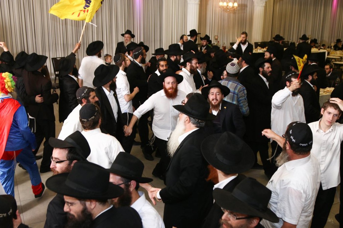 מאות בחתונת שליח חב"ד שנישא בשנית • גלריה