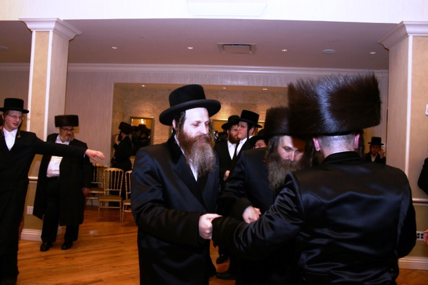 גלרית ענק: נכדת גאב"ד קרלסבורג התחתנה