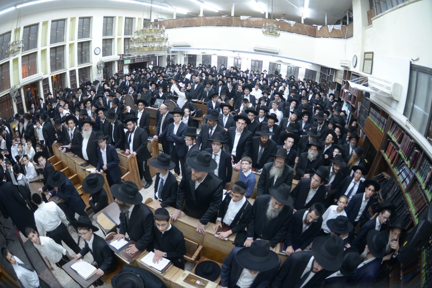 אלפים בעצרת מספד לזכר קדושי הטבח בבית הכנסת • גלריה
