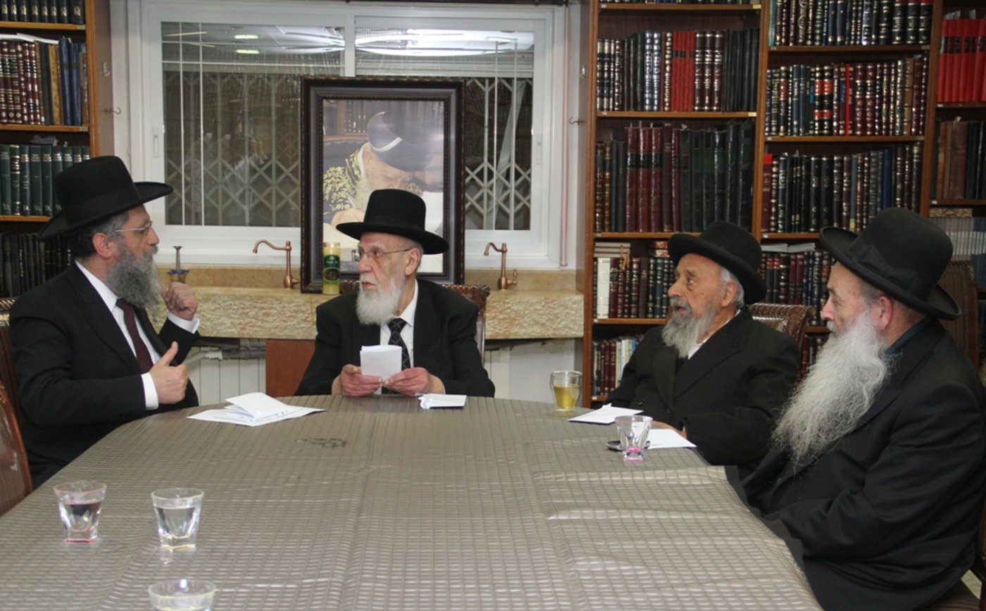 כעת: כינוס מועצת החכמים בבית מרן הרב עובדיה יוסף