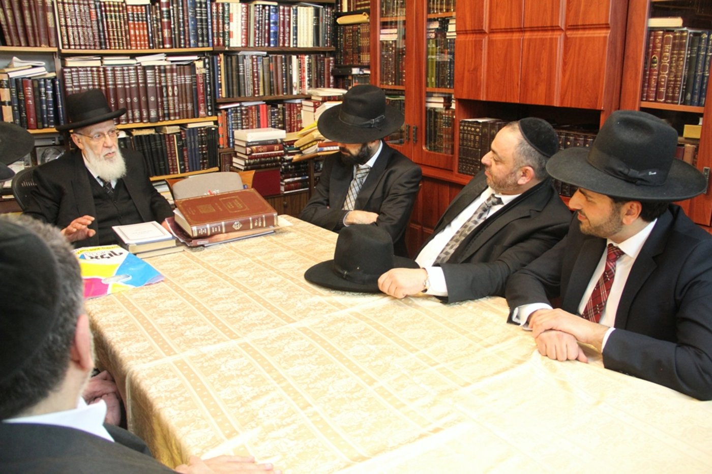 ראש עיריית בית שמש משה אבוטבול ביקר אצל הגר"ש כהן • תמונות