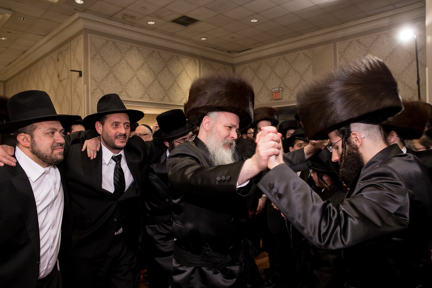 תיעוד: חתונת בת רבי משה לעווי עם בן הרה"צ מסאקהל