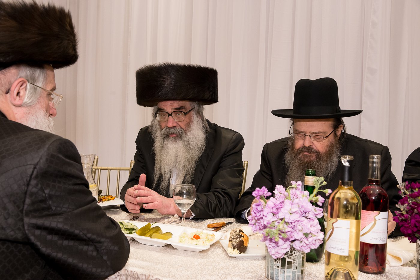 תיעוד: חתונת בת רבי משה לעווי עם בן הרה"צ מסאקהל