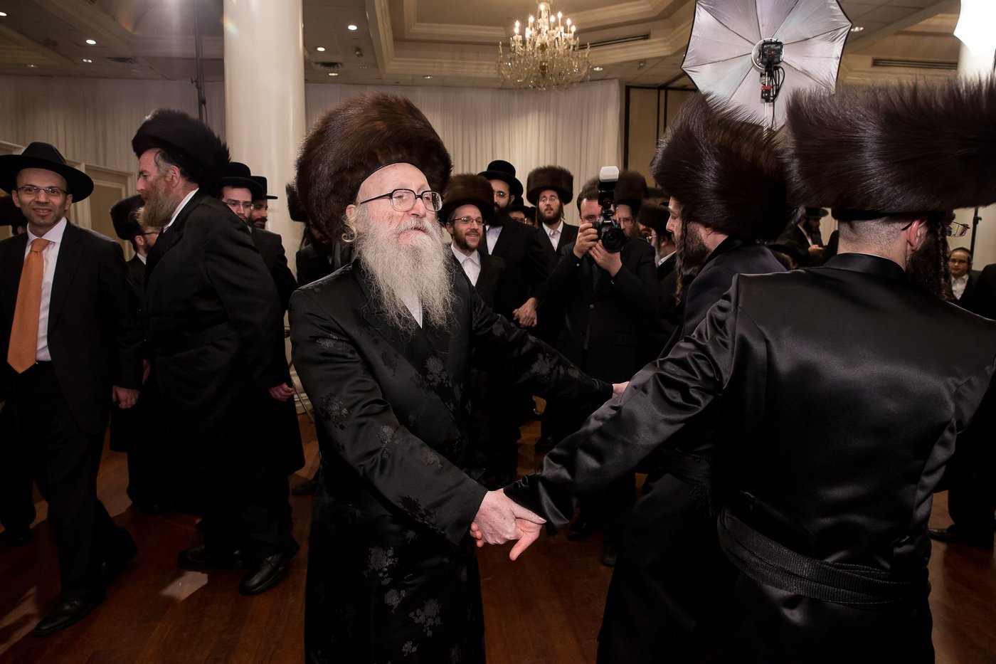 תיעוד: חתונת בת רבי משה לעווי עם בן הרה"צ מסאקהל