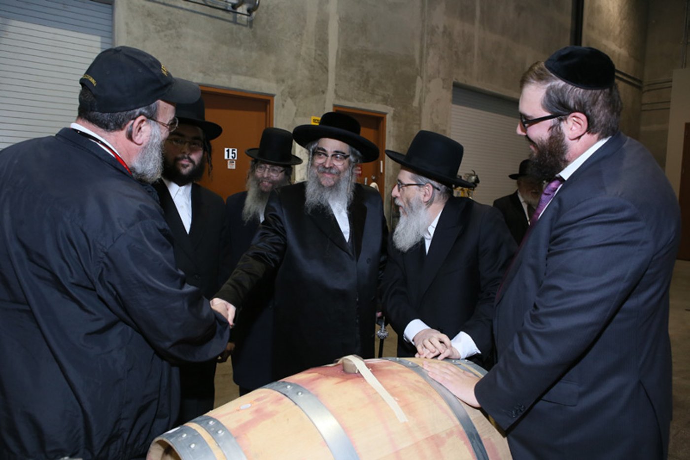 תיעוד: האדמו"ר מסאטמר ביקר ב"יקבי קדם" בקליפורניה