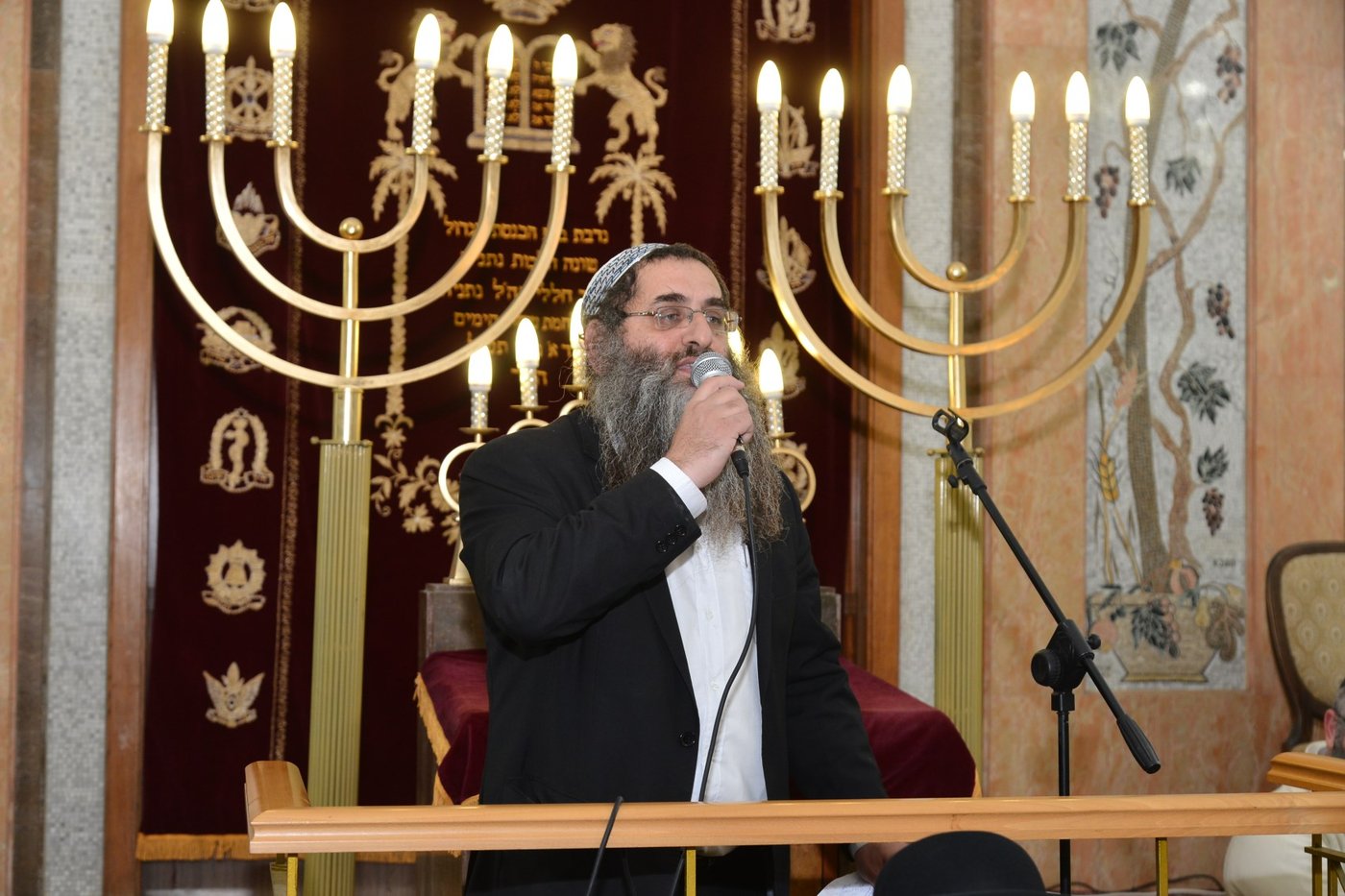 צפו: כנס חיזוק למשפחות השכולות מפיגוע המרכול בפריז