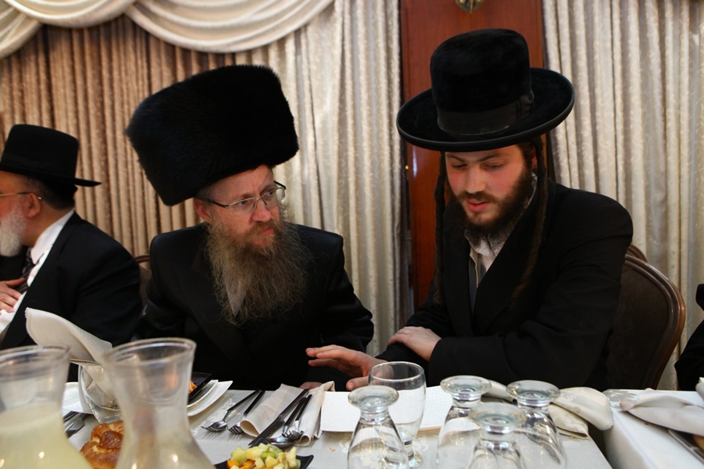 גלריה: יו"ר ועד הישיבות חיתן, ראשי הישיבות באו לאחל מזל טוב