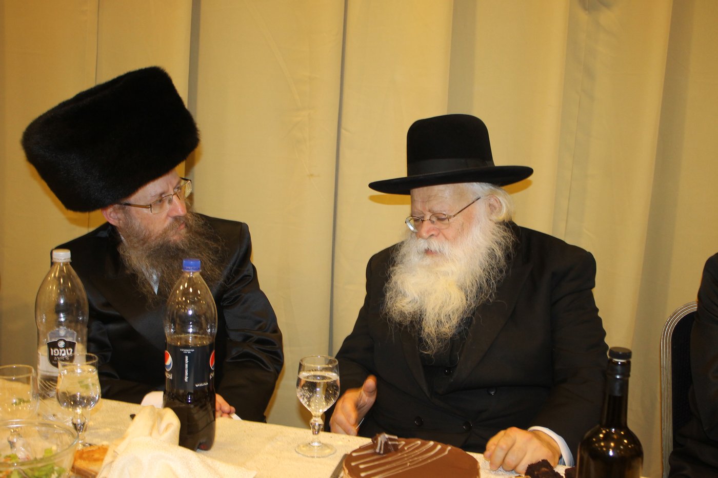 גלריה: גדולי ישראל בשמחת שבע ברכות לבן הרב חיים אהרון קאופמן