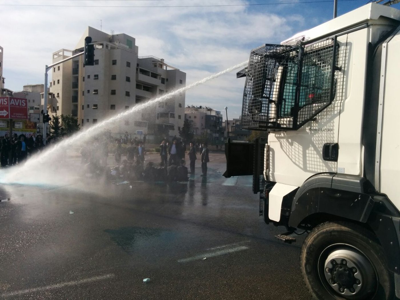 הפגנה אלימה באשדוד: 40 עצורים, שוטר מג"ב נפצע