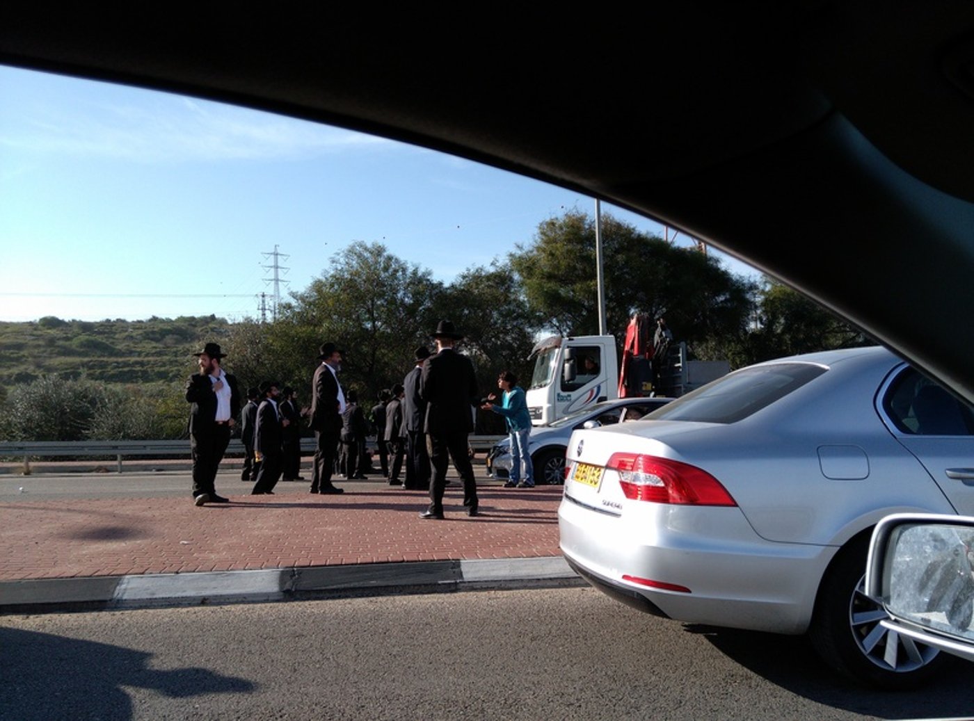 עשרות מפגינים חוסמים כבישים; 46 בחורים נעצרו
