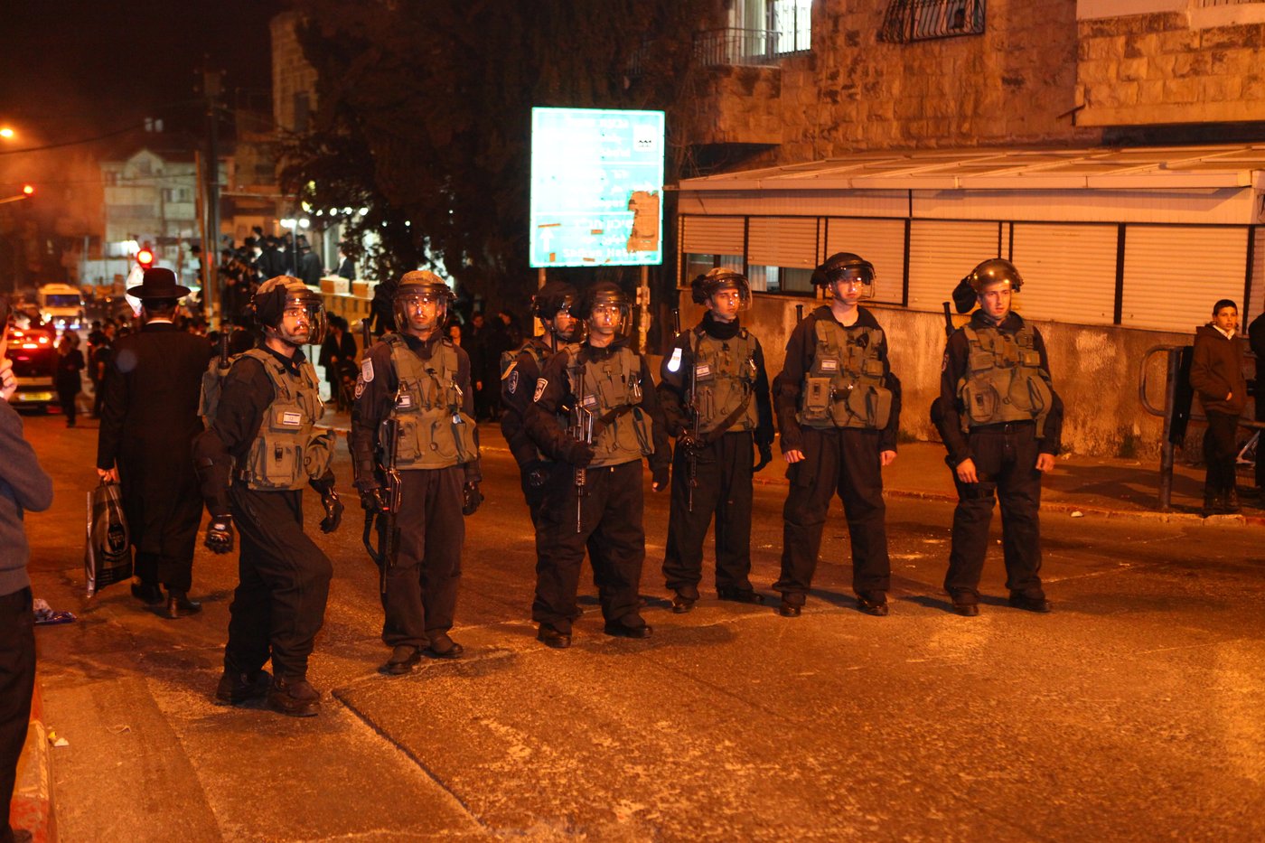 גלריה: עשרות הפגינו ב"כיכר השבת" נגד מעצר העריקים מפוניבז'
