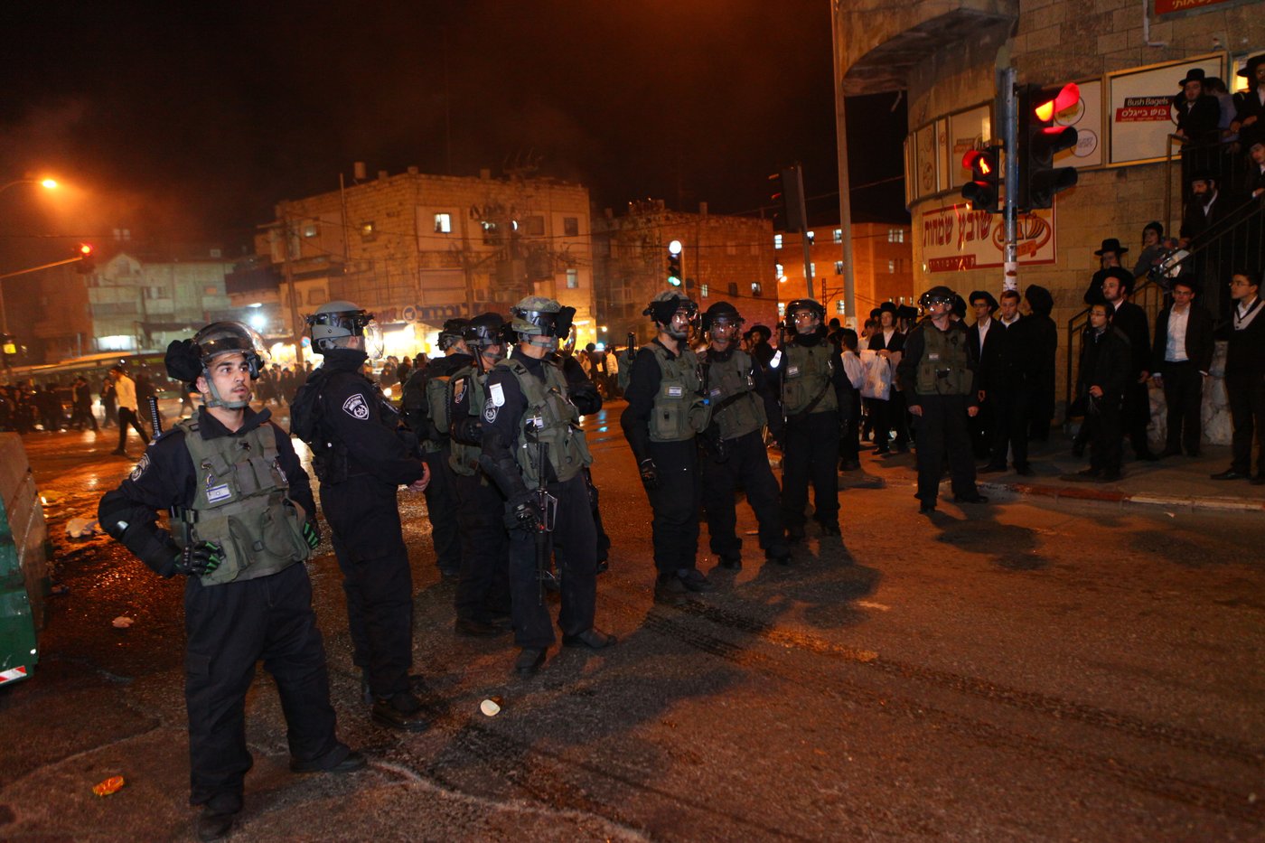 גלריה: עשרות הפגינו ב"כיכר השבת" נגד מעצר העריקים מפוניבז'