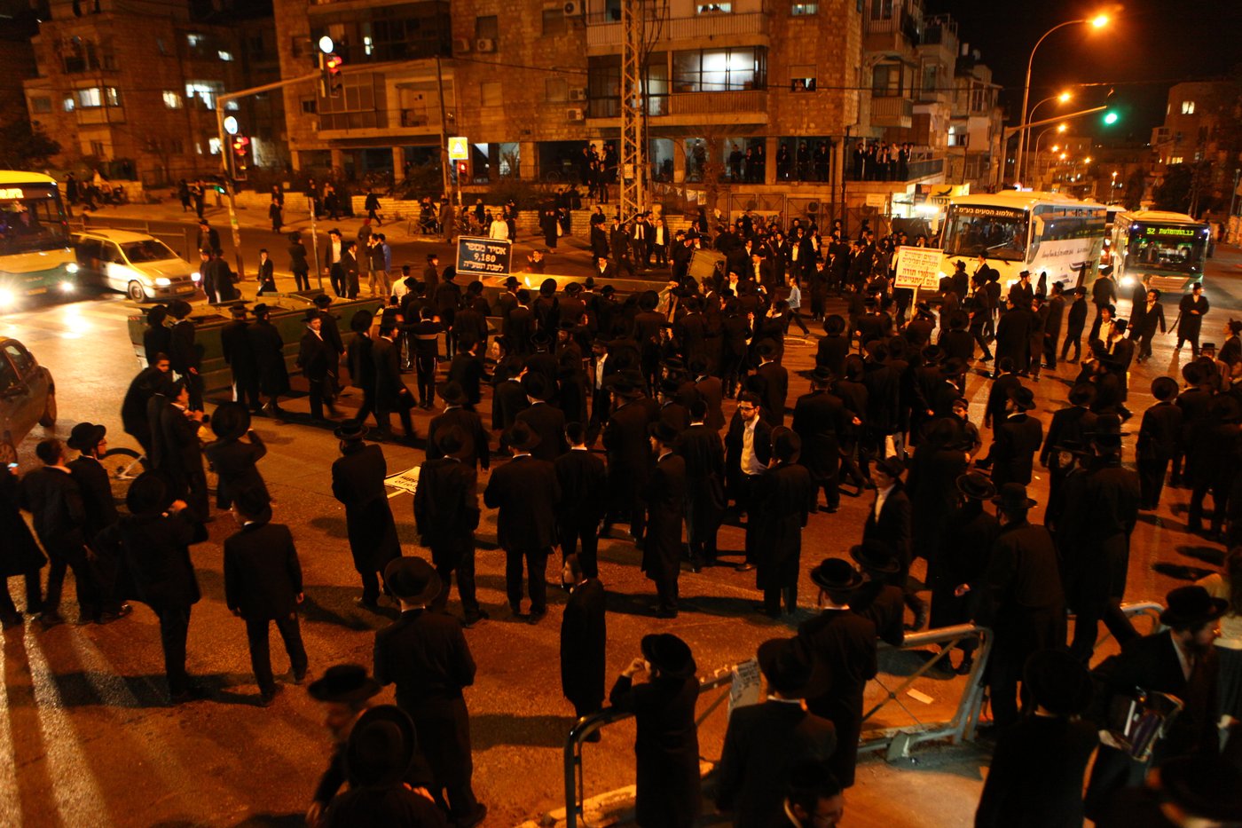 גלריה: עשרות הפגינו ב"כיכר השבת" נגד מעצר העריקים מפוניבז'