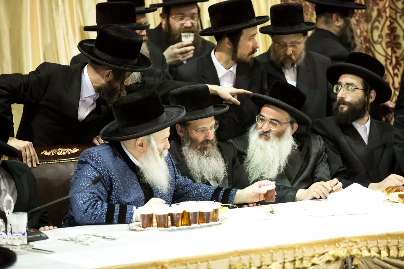 תיעוד ענק: טיש ט"ו בשבט של האדמו"ר מבאבוב