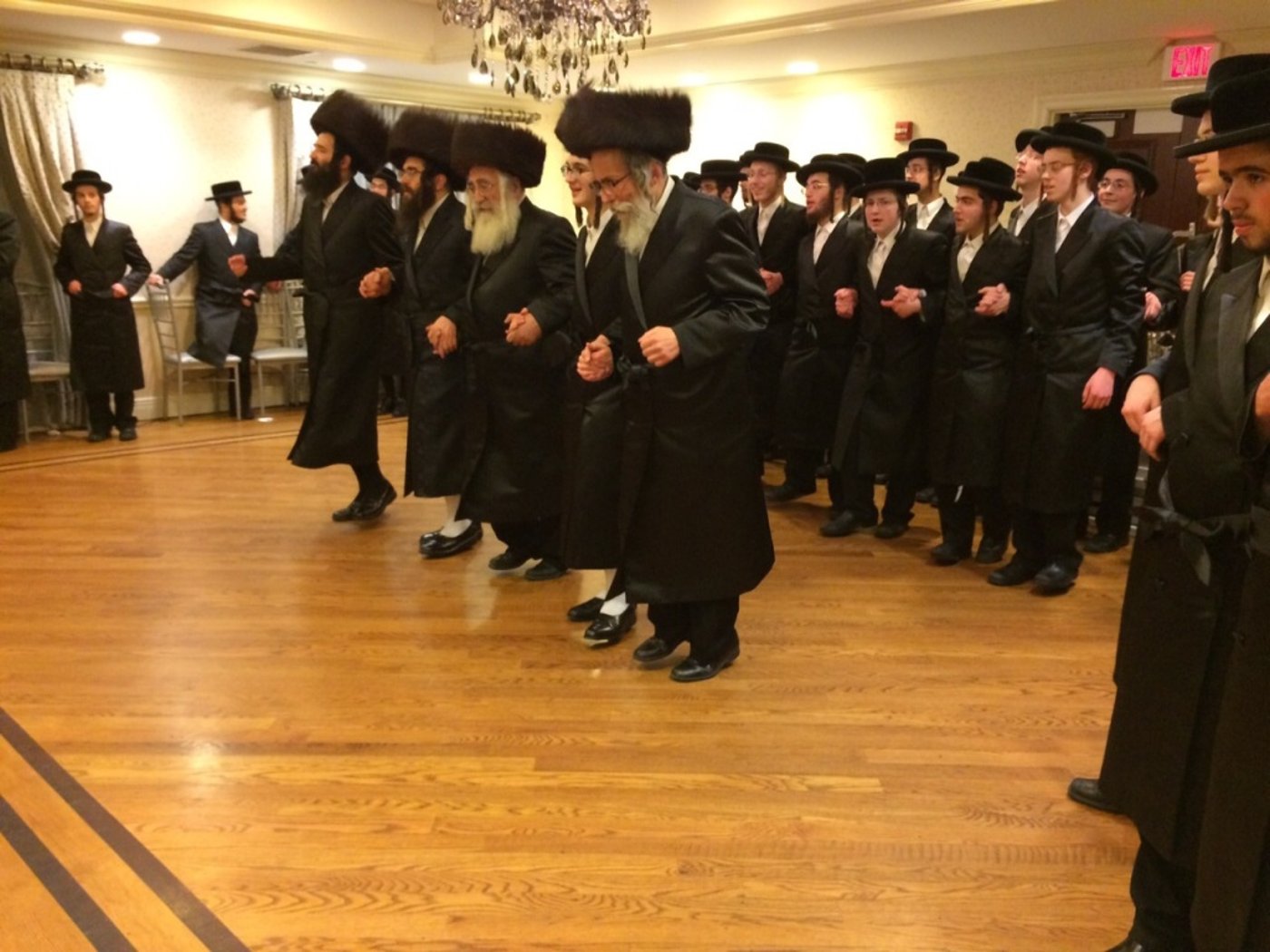 סאטמר: הבחורים קיבלו הזמנה אישית מהאדמו"ר
