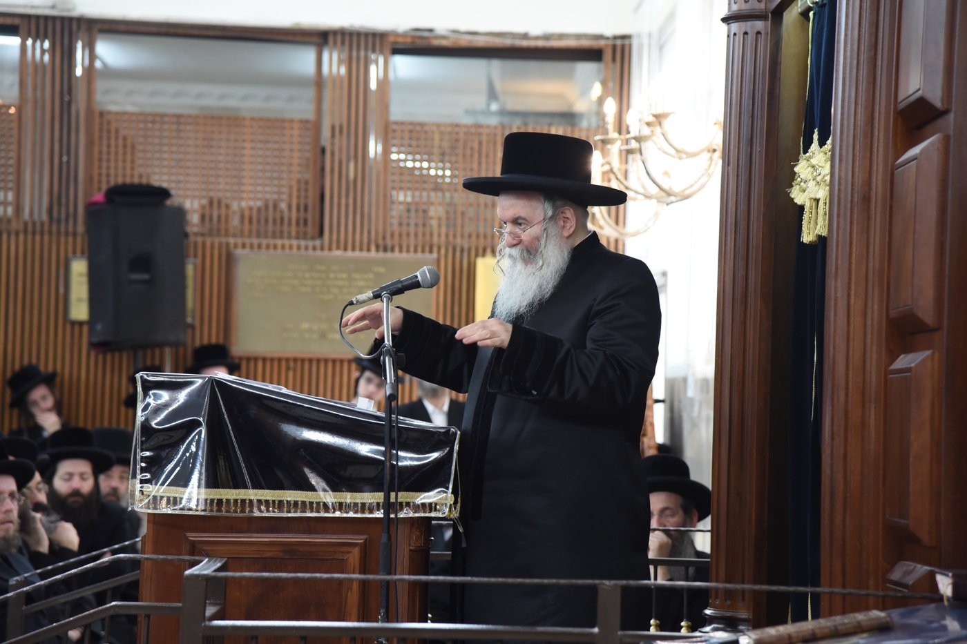 האדמו"ר מבאבוב נשא דרשת פרידה לחסידיו בישראל