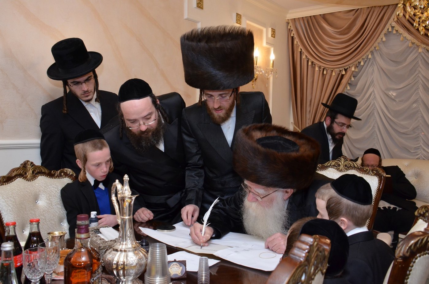 ביתר עילית: קהילת 'המתמידים' חנכה ארון קודש מפואר • תיעוד