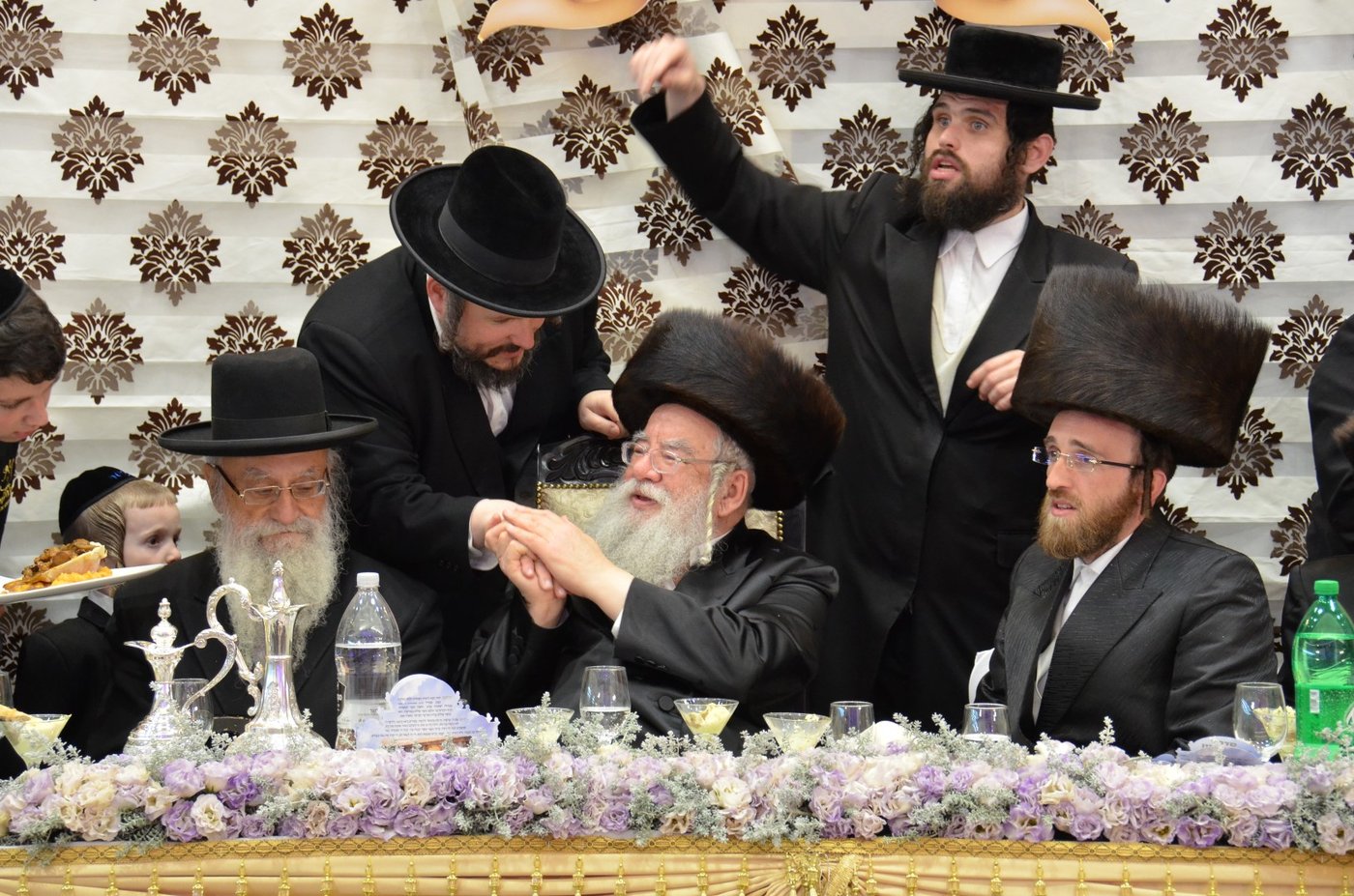 ביתר עילית: קהילת 'המתמידים' חנכה ארון קודש מפואר • תיעוד