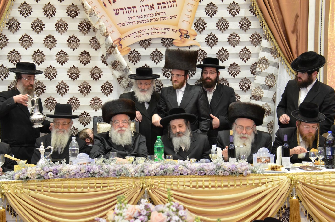 ביתר עילית: קהילת 'המתמידים' חנכה ארון קודש מפואר • תיעוד