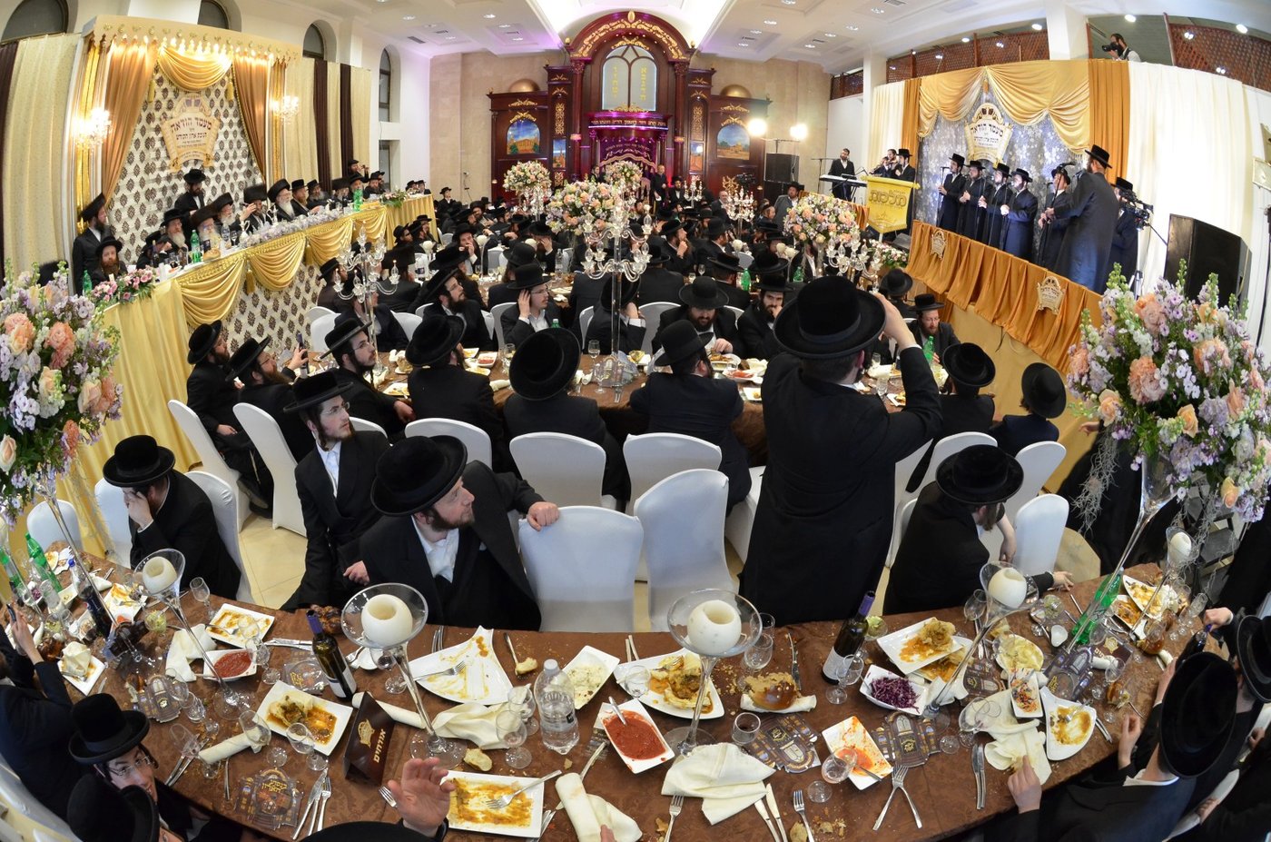 ביתר עילית: קהילת 'המתמידים' חנכה ארון קודש מפואר • תיעוד