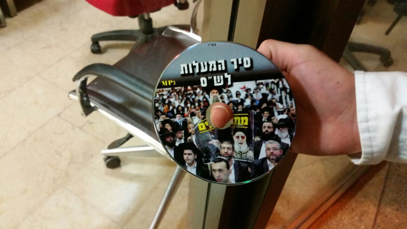 תיעוד: עשרות צעירים ניסו לפוצץ כנס של הרב אמנון יצחק