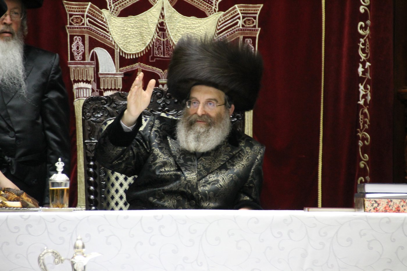 צפו: טיש פורים בחסידות סאדיגורא