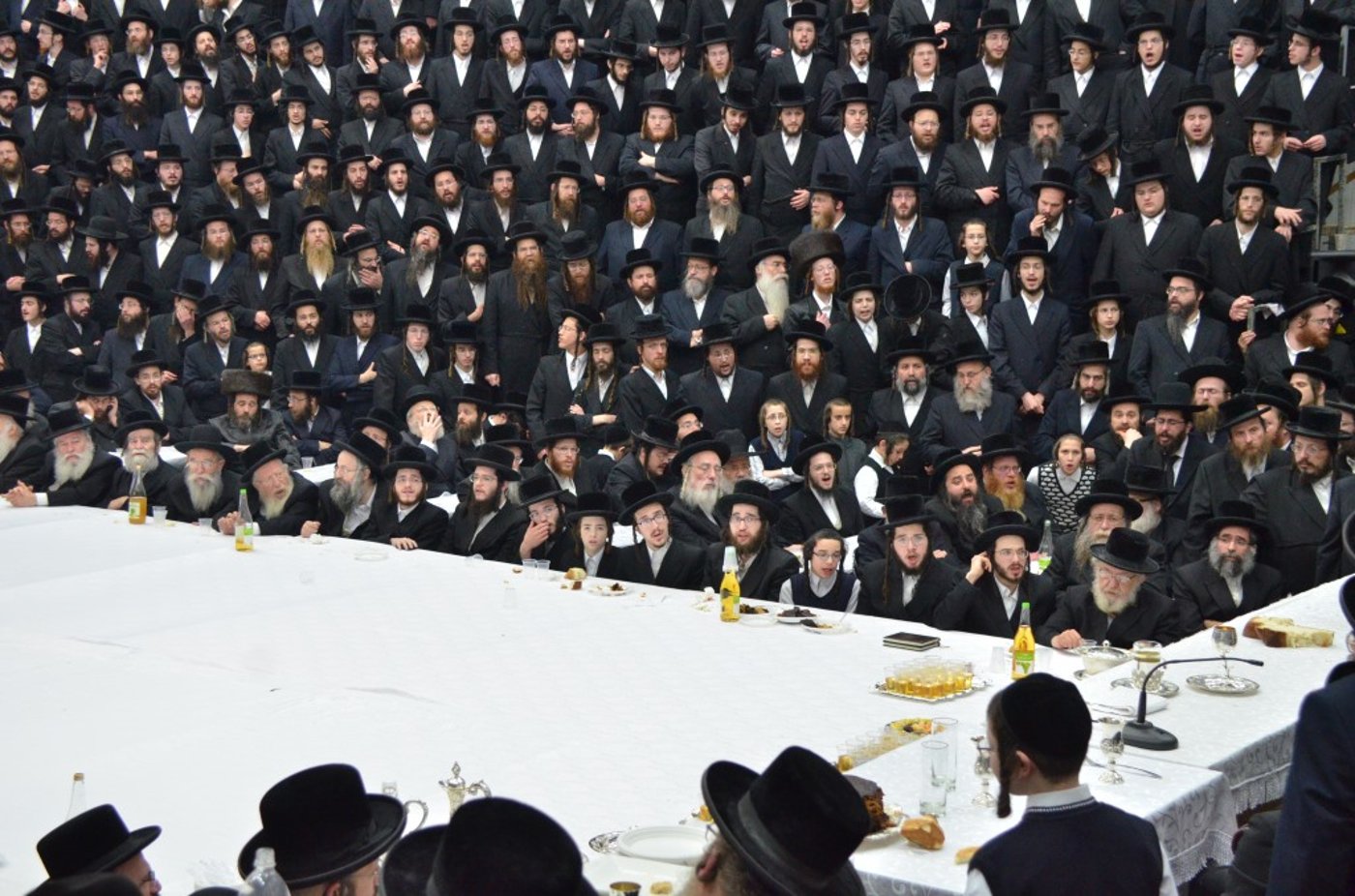 צפו בגלריה: טיש היארצייט בויז'ניץ עם האדמו"ר מבעלזא