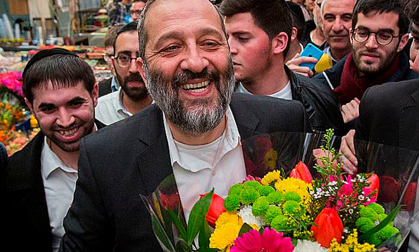 סיבה טובה לחייך. אריה דרעי בשוק 'מחנה יהודה', היום
