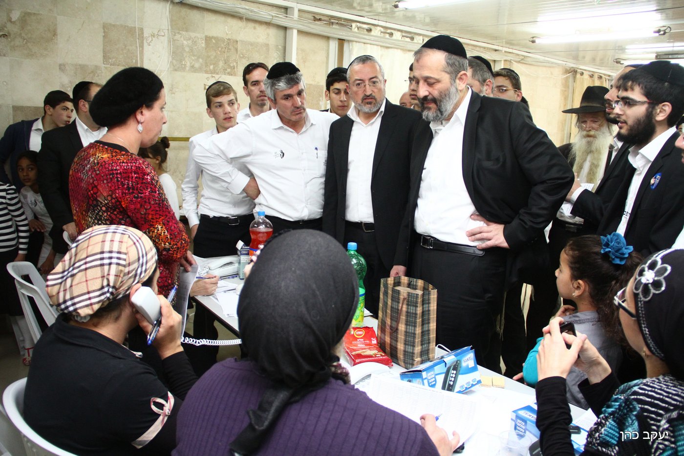 תיעוד: אריה דרעי מסייר ברחבי הארץ ביום הבחירות
