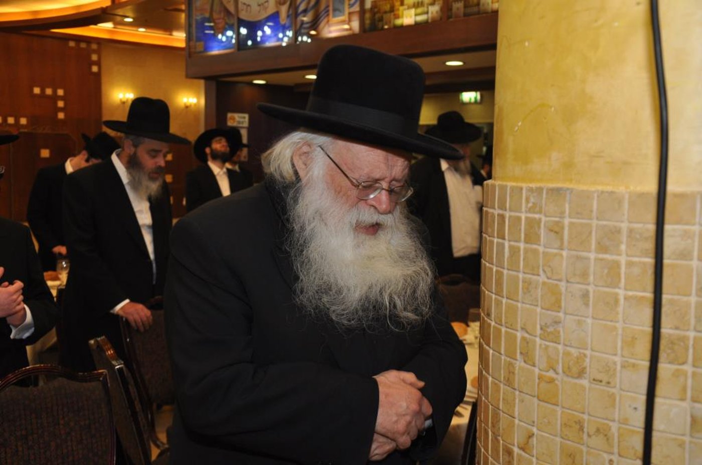 גלריה: הרב שטיינמן והרב קנייבסקי חיתנו את נכדיהם