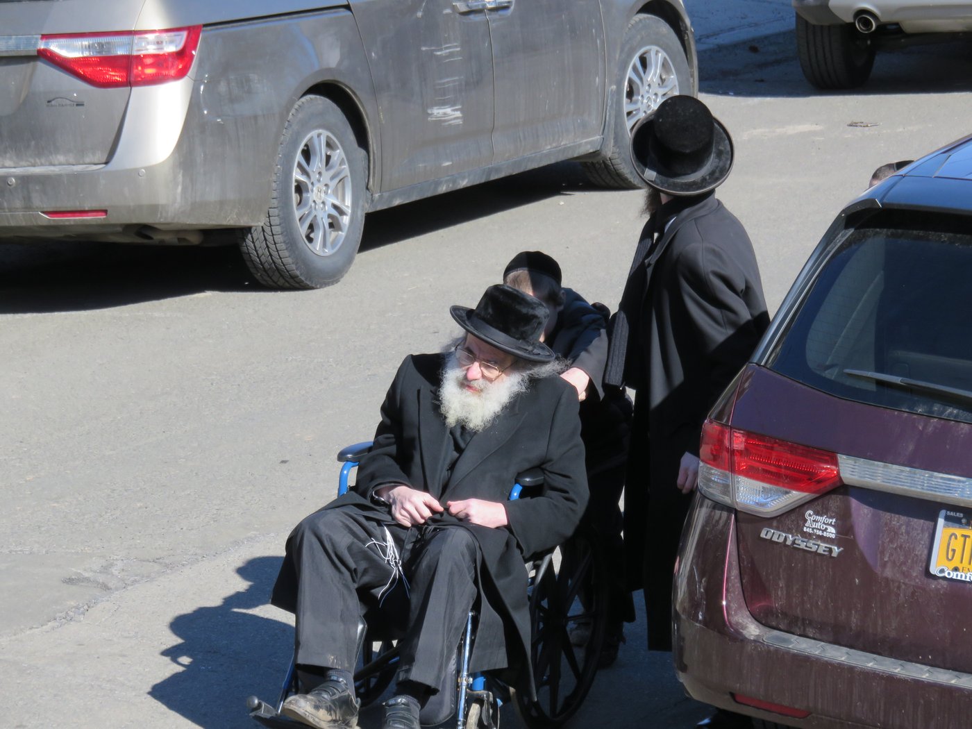 תיעוד: טיש יארצייט בסקווירא