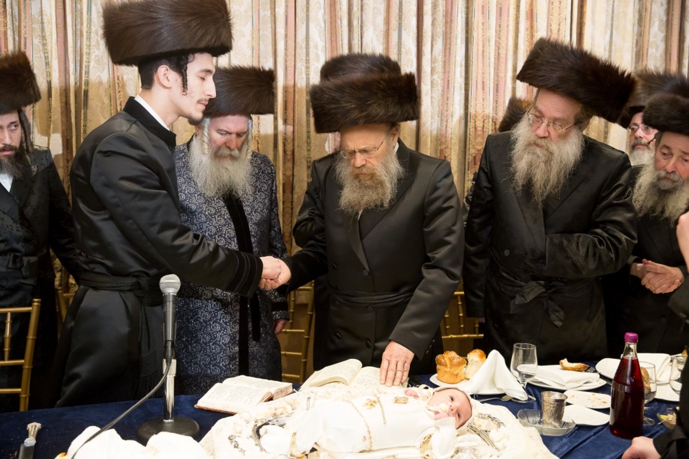 תיעוד: שמחת פדיון הבן לנכד האדמו"ר מבאבוב