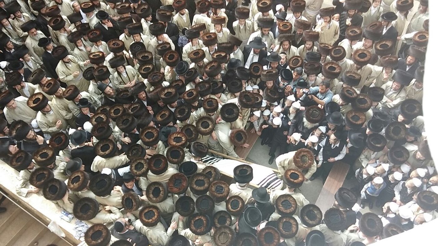 אלפים השתתפו בהלוויתו של החתן יצחק סאמט ז"ל