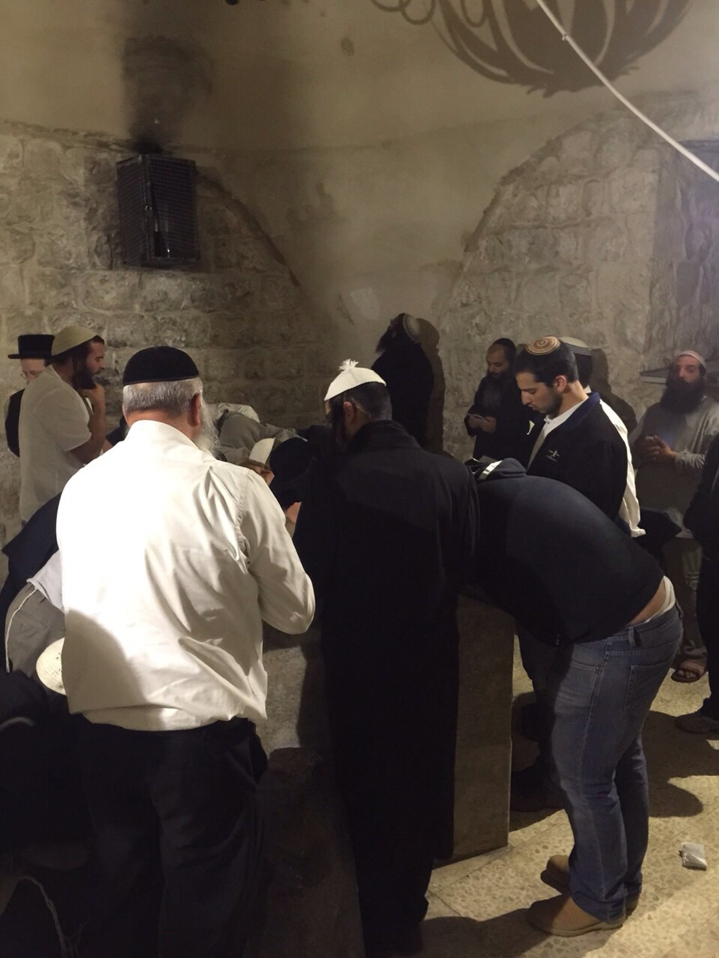 קבר יוסף: רכב ישראלי נרגם באבנים