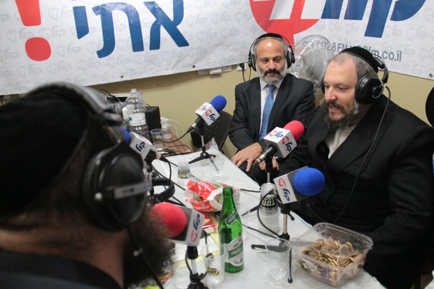 אלפים עם תחנות הרדיו במירון. צפו