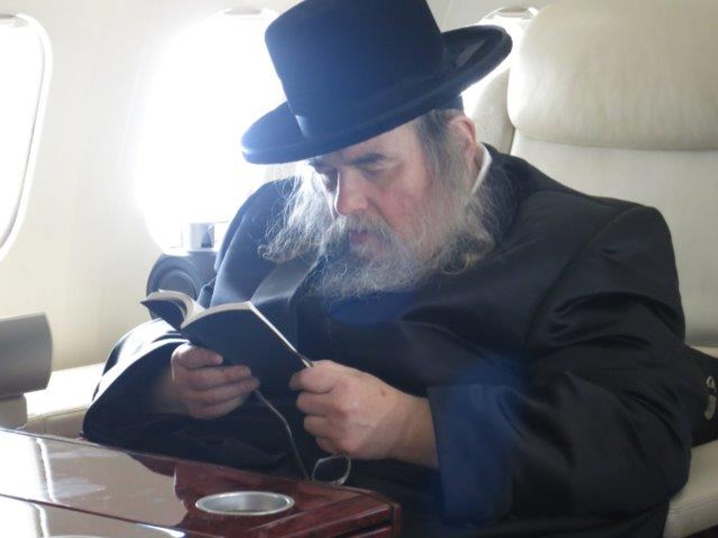 מההמראה ועד להשתטחת • מסע האדמו"ר מבעלזא בתמונות