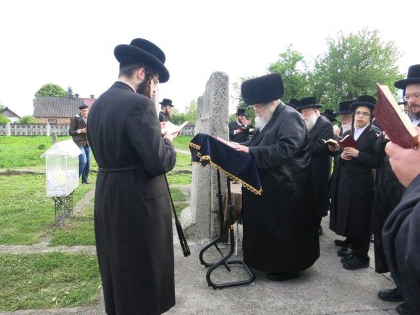 מההמראה ועד להשתטחת • מסע האדמו"ר מבעלזא בתמונות